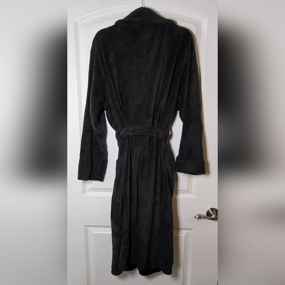 IZOD Men's Comfort Soft Black Fleece Robe - One Size - (NWT) - Picture 6 of 8
